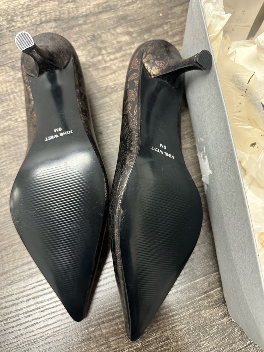 Nine West Black Leather Pumps with Gold Floral Accents NWB - Picture 4 of 13